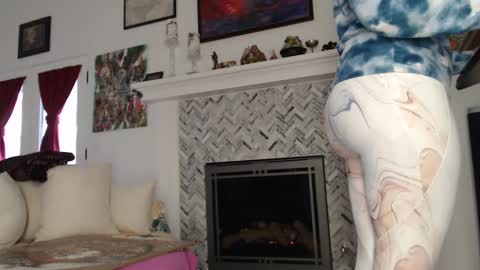 Aurora Willows online show from January 2025 03:15:01 PM