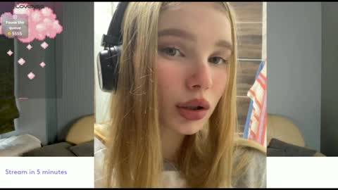 Snapshot of 18kira18 chatting on November 2025 04:56:02 AM Kira online show from November 2025 04:56:02 AM