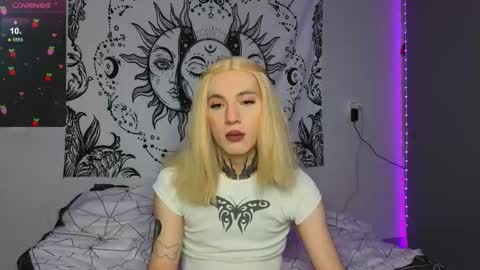 Snapshot of 1lola4ka chatting on October 2025 06:28:02 PM Michelle online show from October 2025 06:28:02 PM