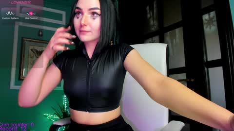 Moona  online show from December 2024 01:16:02 PM