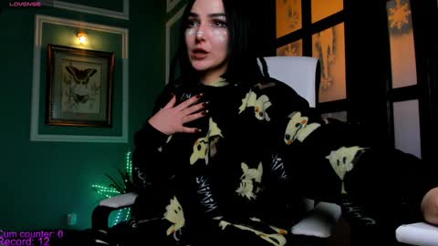 Moona  online show from December 2024 12:51:02 PM