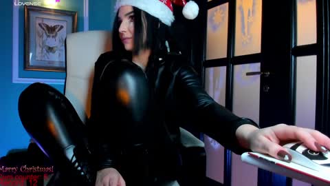 Moona  online show from December 2024 10:49:02 AM