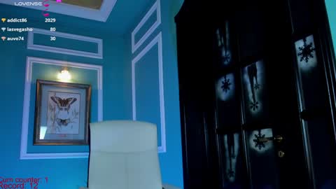 Moona  online show from December 2024 06:27:01 PM