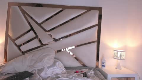 Snapshot of 1naughty_milf chatting on December 2024 02:59:01 PM Luisa online show from December 2024 02:59:01 PM