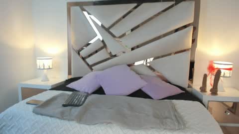 Snapshot of 1naughty_milf chatting on December 2024 07:06:02 AM Luisa online show from December 2024 07:06:02 AM