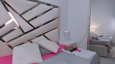 Snapshot of 1naughty_milf chatting on February 2025 12:28:01 AM Luisa online show from February 2025 12:28:01 AM