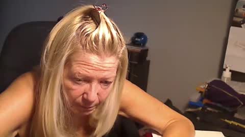 Snapshot of 1xtrahornyone chatting on December 2024 03:22:02 PM Susan online show from December 2024 03:22:02 PM