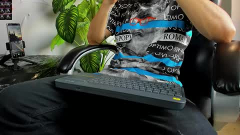 Snapshot of 2_fire chatting on November 2025 09:17:02 PM 2_fire online show from November 2025 09:17:02 PM