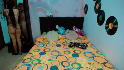 Snapshot of 2girls__dream chatting on November 2025 08:13:01 AM samantha sharon online show from November 2025 08:13:01 AM