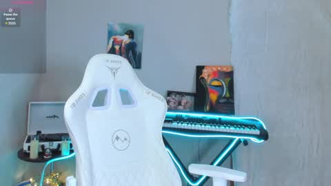 Andrew online show from February 2025 03:43:02 AM