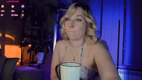 Snapshot of 5_in_one chatting on October 2025 04:11:01 AM Sunshine online show from October 2025 04:11:01 AM