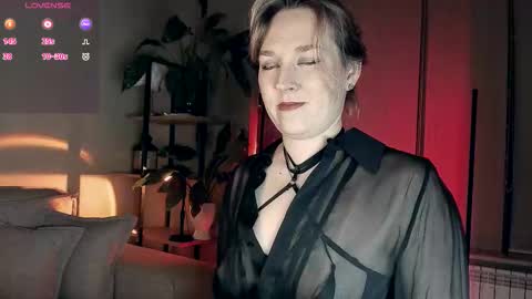 Snapshot of 5_in_one chatting on November 2025 03:27:01 AM Sunshine online show from November 2025 03:27:01 AM