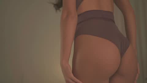 Snapshot of _2strangers chatting on October 2025 03:40:02 AM Olivia dark hair Zoe light hair online show from October 2025 03:40:02 AM