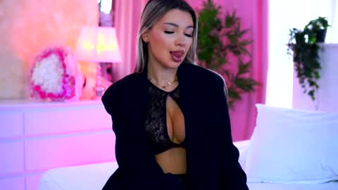 Snapshot of _arielle chatting on October 2025 08:21:01 AM Arielle online show from October 2025 08:21:01 AM