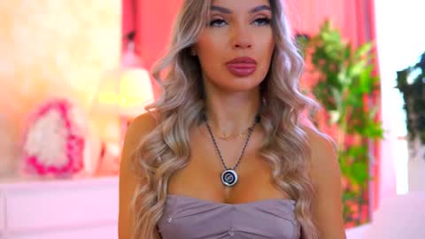 Snapshot of _arielle chatting on October 2025 08:57:01 AM Arielle online show from October 2025 08:57:01 AM