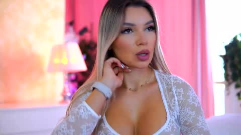 Snapshot of _arielle chatting on October 2025 08:15:02 AM Arielle online show from October 2025 08:15:02 AM