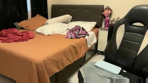 Snapshot of _ashley27 chatting on October 2025 02:56:01 AM Angie online show from October 2025 02:56:01 AM