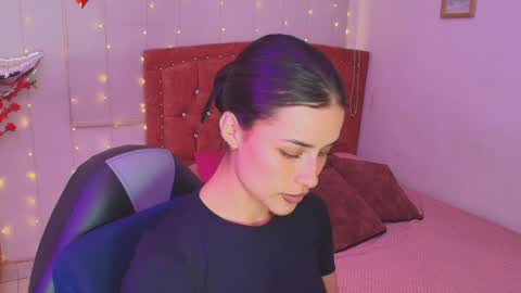 Aurora online show from February 2025 07:00:01 PM