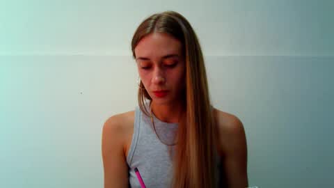 Snapshot of _aurora_sweet chatting on September 2025 01:11:02 PM _aurora_sweet online show from September 2025 01:11:02 PM