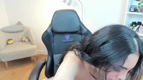 Snapshot of _bellaevans_ chatting on January 2025 12:05:02 PM Bella Evans online show from January 2025 12:05:02 PM