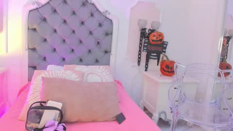 Brenda  online show from November 2025 08:00:01 PM