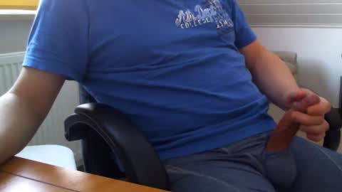 Snapshot of _buwe22_ chatting on January 2025 01:06:02 PM Uwe online show from January 2025 01:06:02 PM