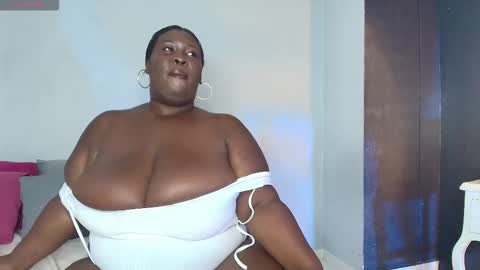 Snapshot of _carolinagomez chatting on October 2025 07:03:02 PM Caro. online show from October 2025 07:03:02 PM