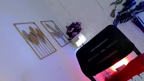 Snapshot of _caroline69 chatting on October 2025 06:03:02 AM Caroline online show from October 2025 06:03:02 AM