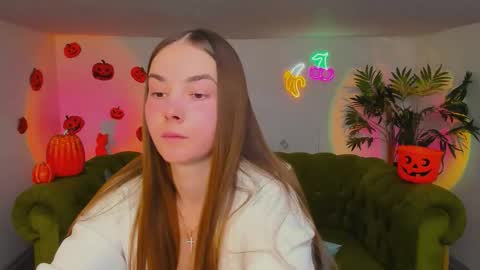 Erika online show from October 2025 01:35:02 PM