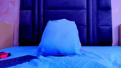 Snapshot of _diionne chatting on October 2025 07:18:01 PM Dione online show from October 2025 07:18:01 PM