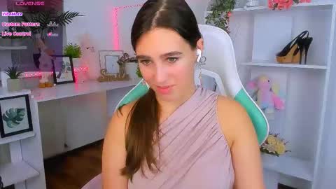 Snapshot of _eliizabeth__ chatting on October 2025 10:58:01 PM Lizzy online show from October 2025 10:58:01 PM