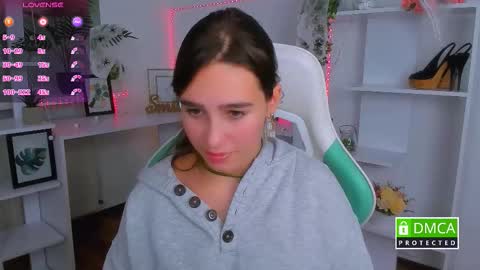 Snapshot of _eliizabeth__ chatting on October 2025 10:44:02 PM Lizzy online show from October 2025 10:44:02 PM