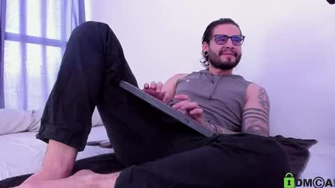  -         online show from October 2025 09:11:01 PM