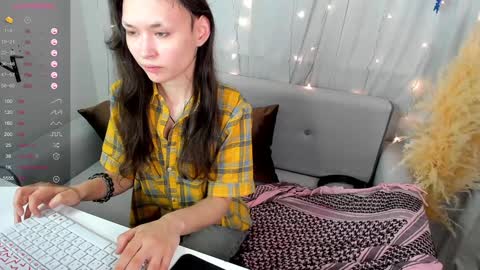 Snapshot of _emily__strike_ chatting on December 2024 09:40:02 AM _emily__strike_ online show from December 2024 09:40:02 AM