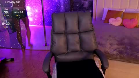  F R A U  online show from October 2025 01:05:01 AM