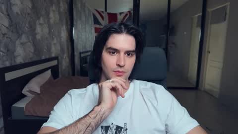 Keanu online show from November 2025 03:45:02 PM