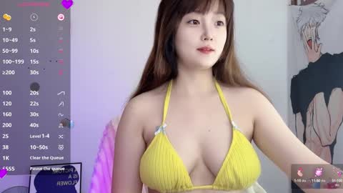 Snapshot of _flipped_ chatting on October 2025 12:55:01 AM Flipped online show from October 2025 12:55:01 AM