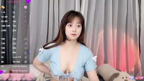 Snapshot of _flipped_ chatting on October 2025 01:40:01 AM Flipped online show from October 2025 01:40:01 AM