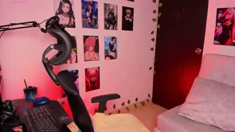 LEEP  online show from October 2025 01:17:02 AM