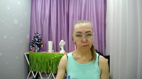 _greybunny_ online show from December 2024 10:28:01 AM