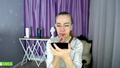 _greybunny_ online show from January 2025 08:04:02 AM