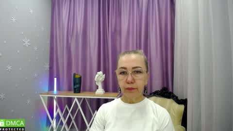 _greybunny_ online show from September 2025 08:49:01 AM