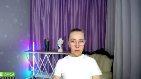 _greybunny_ online show from September 2025 11:12:02 AM