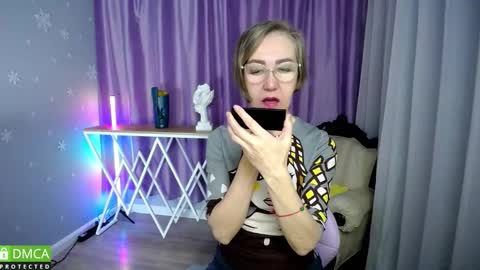 _greybunny_ online show from October 2025 09:44:01 AM