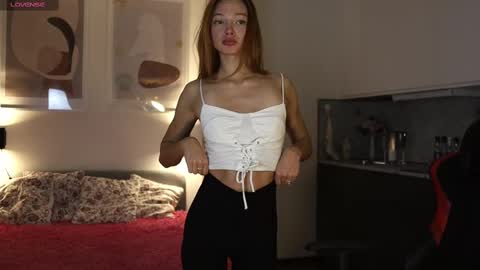 Snapshot of _guesswhat_ chatting on February 2025 01:37:02 PM Katarina online show from February 2025 01:37:02 PM