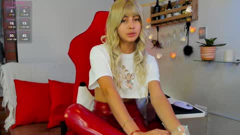_hottie__ online show from January 2025 09:25:01 PM