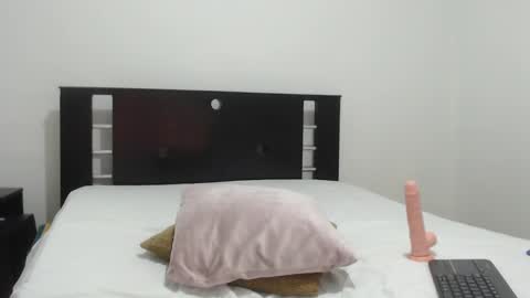 _jones_nathaly online show from September 2025 12:26:01 PM