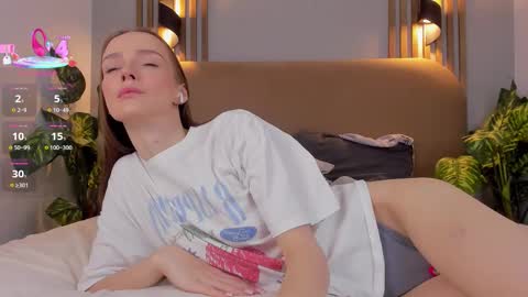 Kira online show from October 2025 07:10:02 AM