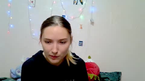 _kikiclark_ online show from September 2025 08:21:01 PM