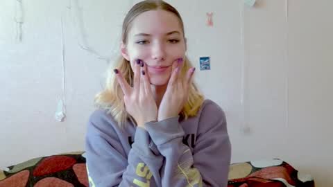 _kikiclark_ online show from September 2025 09:03:01 AM